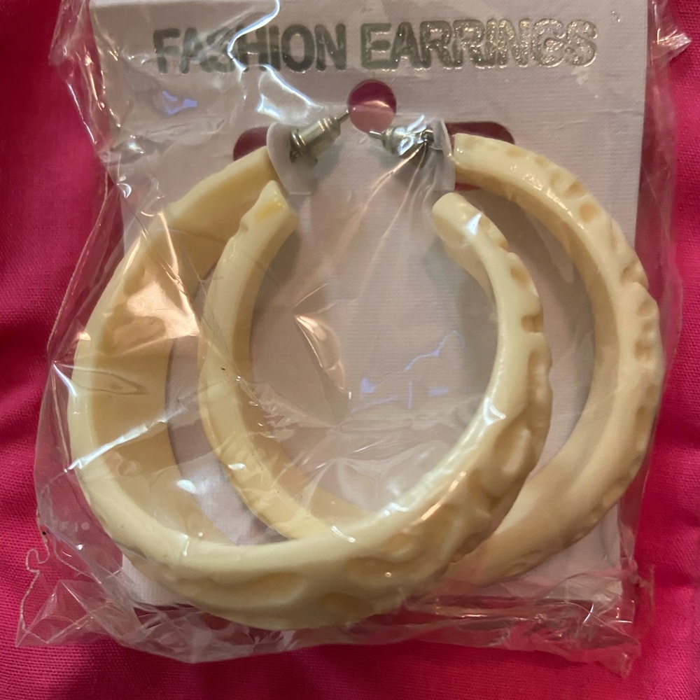 NWT large Hoop Earrings - Ivory color!